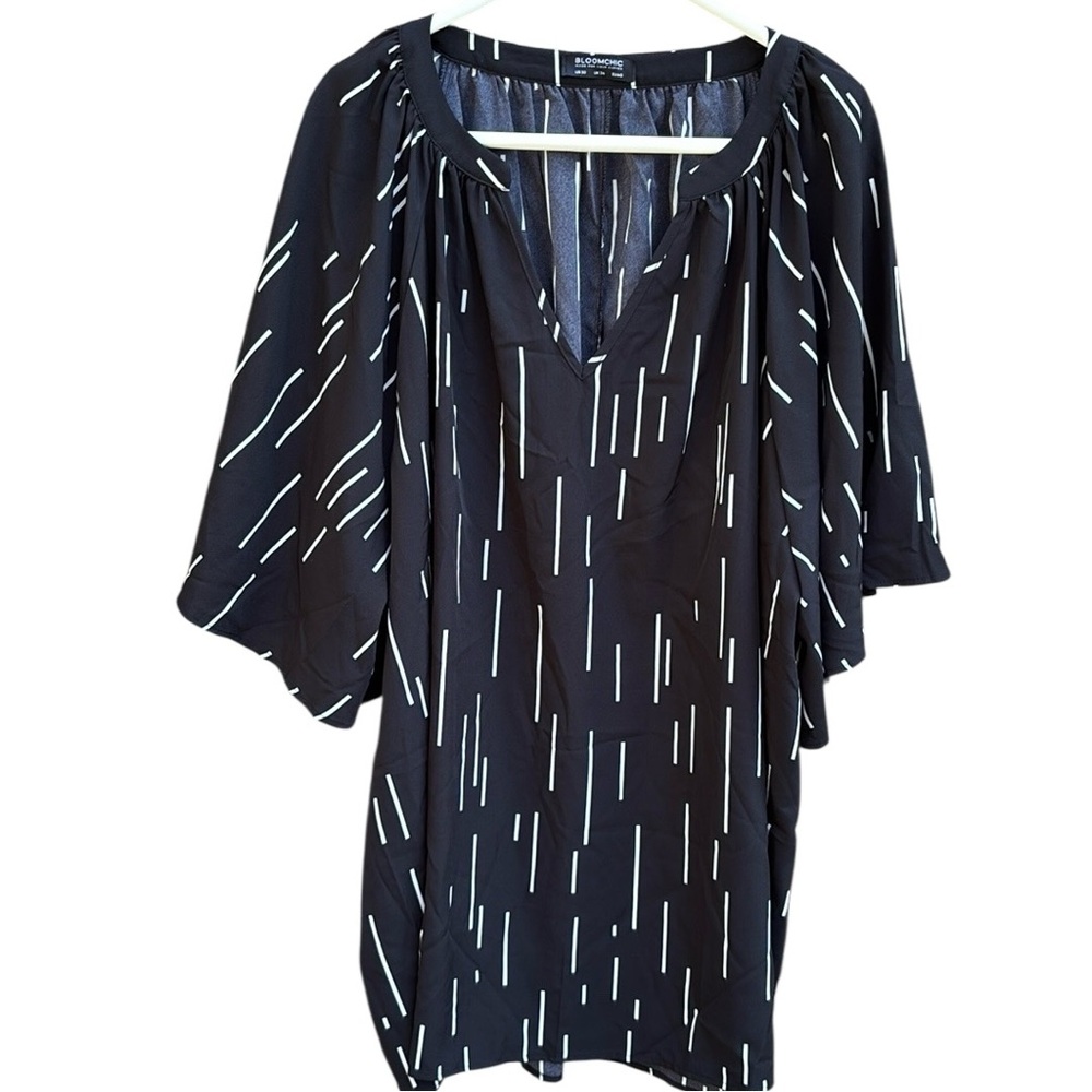 🍀3 for $25🍀 NWOT Bloomchic black and cream short sleeve blouse.